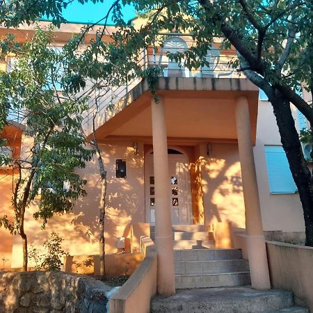 Apartmani Mia Rada Будва Экстерьер фото